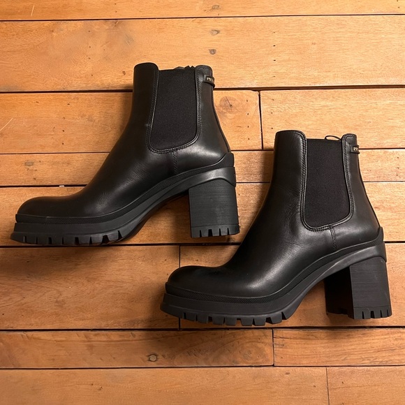 NEW Prada Leather Lug Sole Chelsea Boots 39 - US Size 9. - Picture 3 of 15
